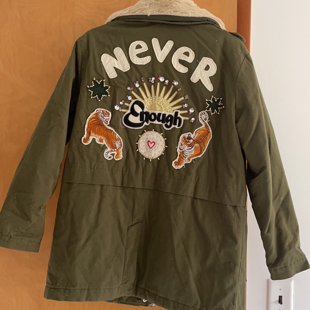 Pull and bear utility jacket with unique embroidery on back